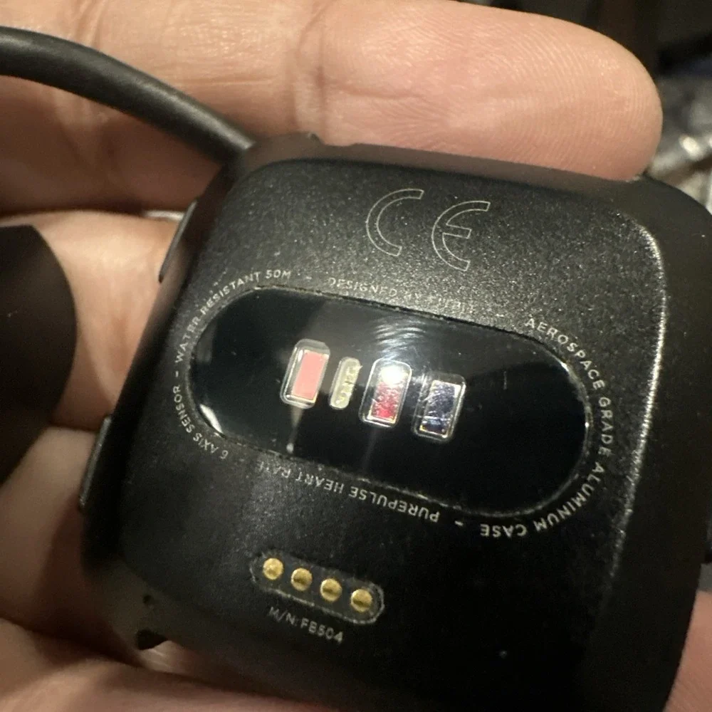 Works Fitbit Versa FB504 Smart Watch Black Case Heart Rate Monitor Runs